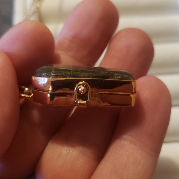 Labradorite Coffin Box pendant Necklace - Picture 8 of 16